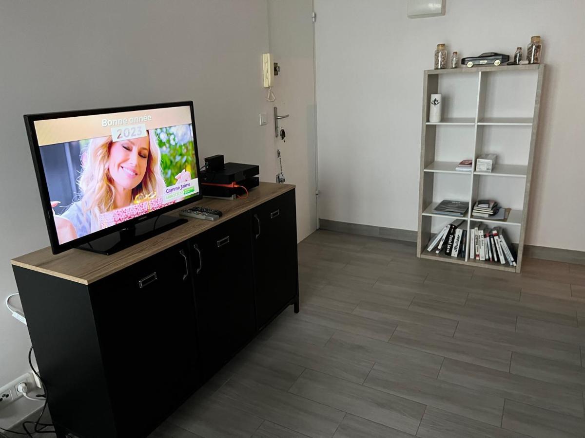 Appartement Pres De La Defense Nanterre Luaran gambar